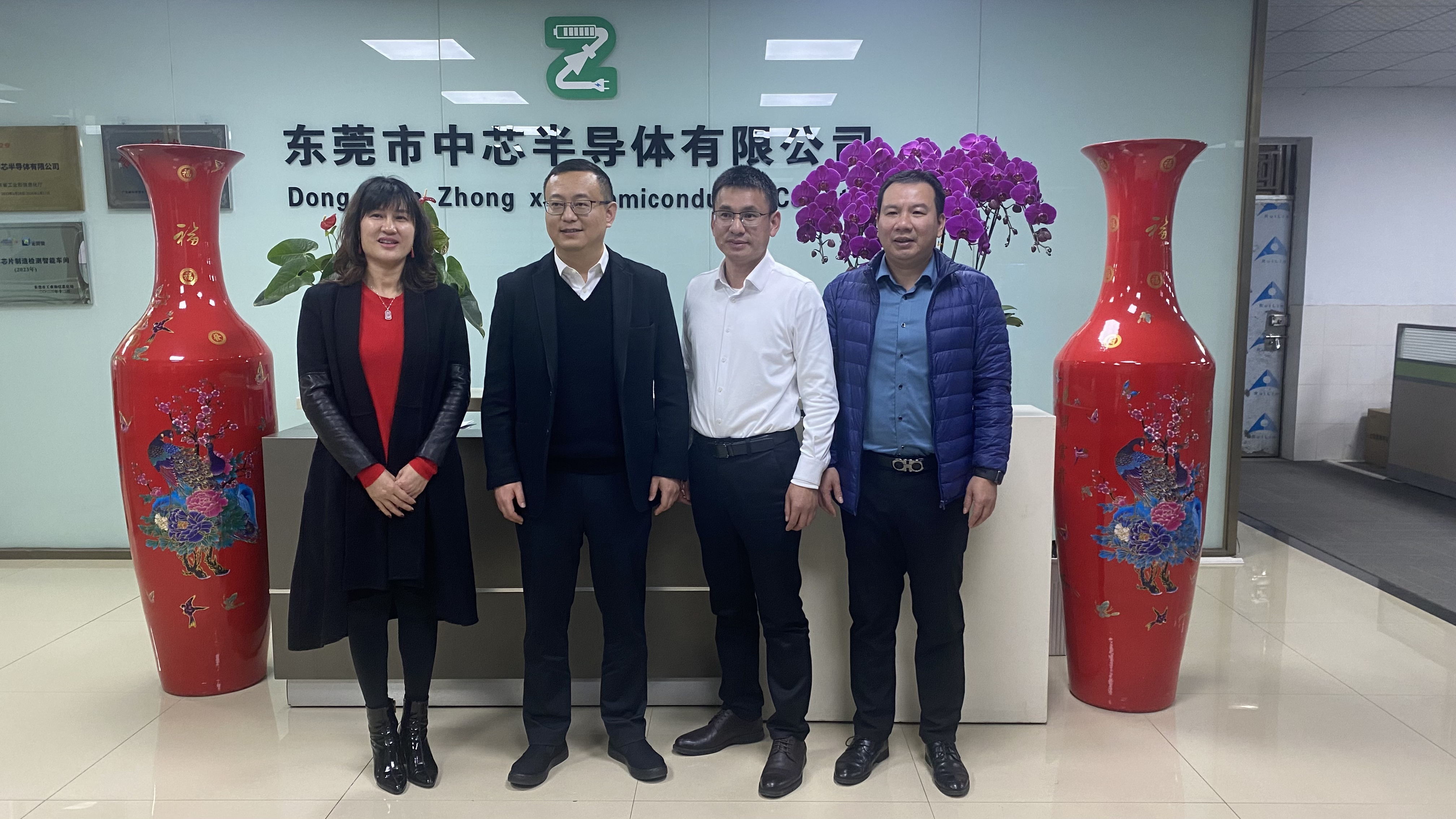 凌訊微電子有限公司迎來石碣鎮(zhèn)嚴(yán)鎮(zhèn)長及各領(lǐng)導(dǎo)蒞臨指導(dǎo)，開啟發(fā)展新征程